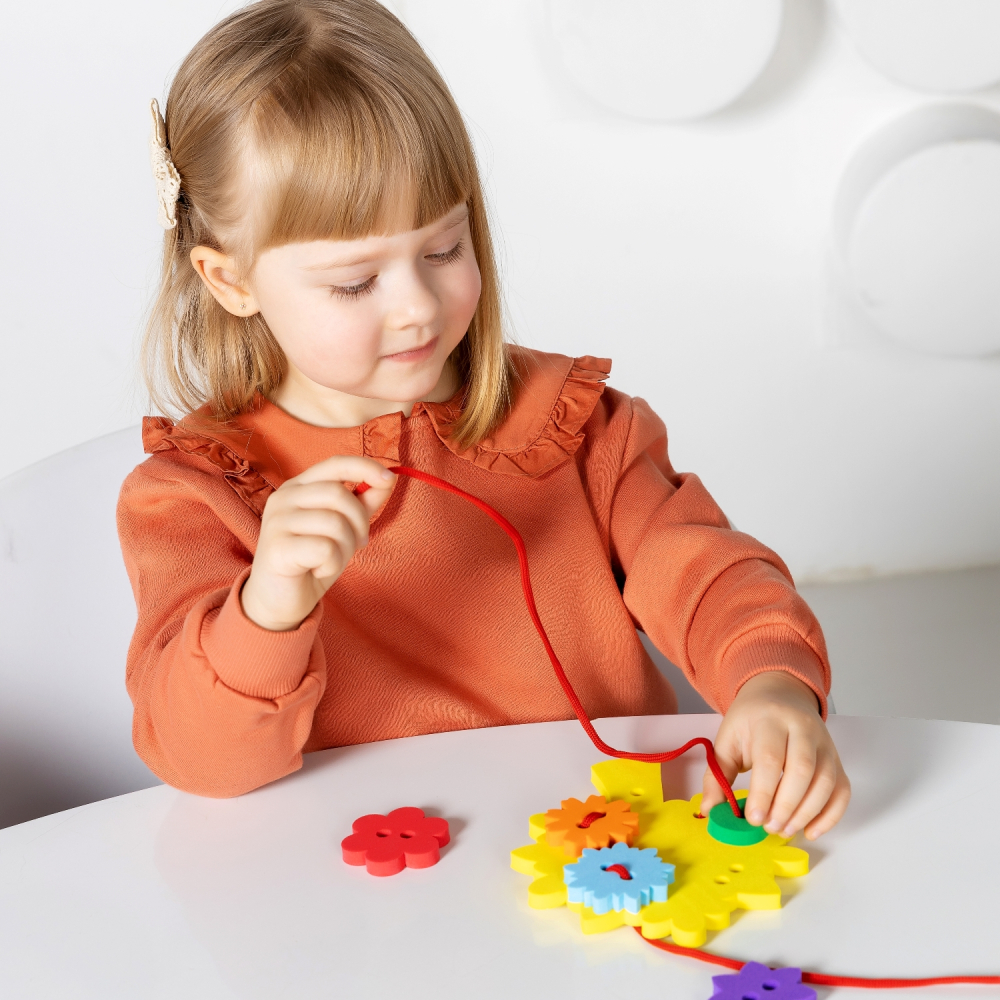 Развивающие шнуровки