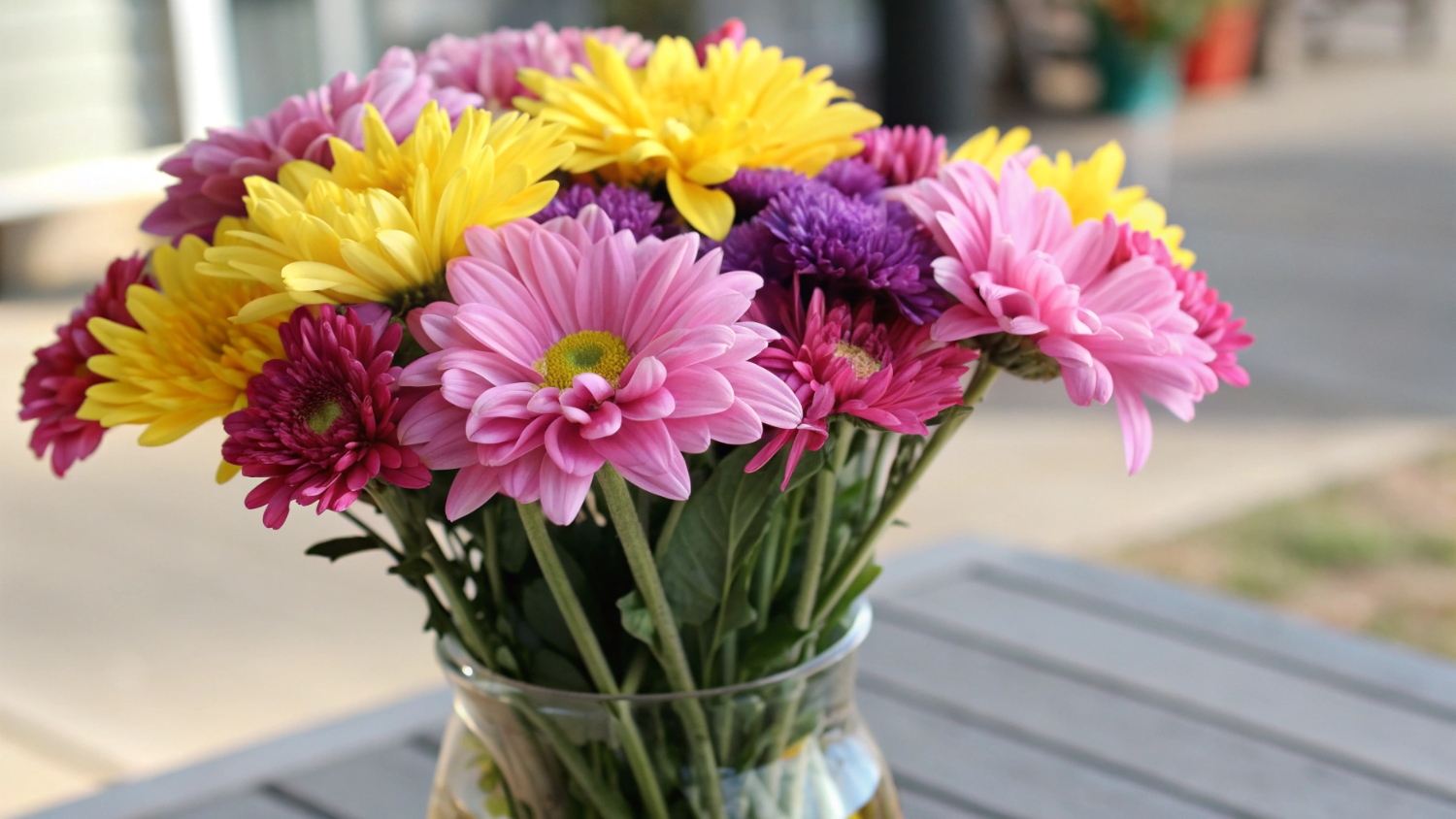 Доставка цветов и букетов на дом – свежесть, эмоции и удобство в каждом заказе