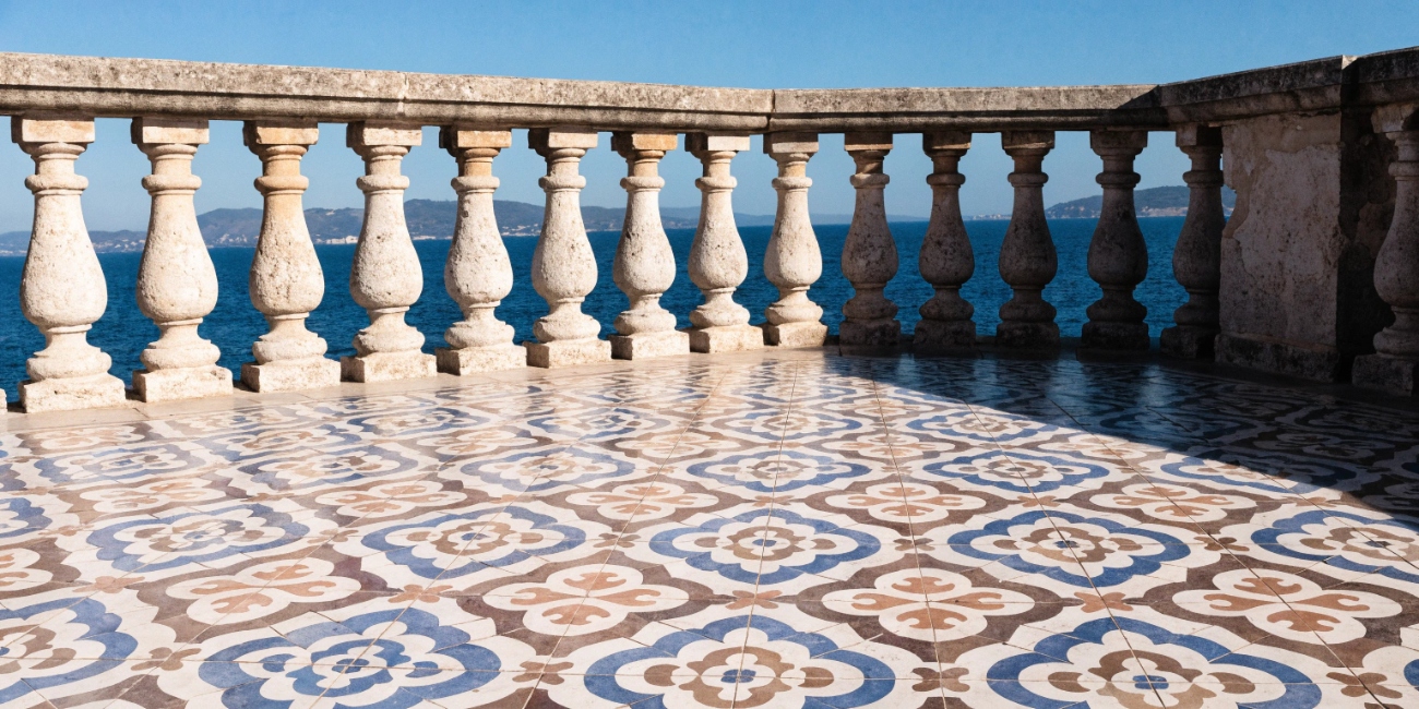 Плитка на балконе или террасе: проверенные приемы быстрой укладки от профессиональных мастеров