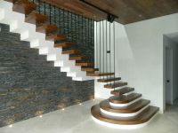 Из какого материала сделать внутреннюю лестницу - стекло, дерево или бетон?