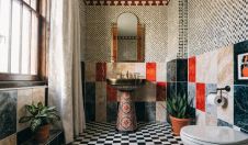 Сколько в среднем зарабатывает плиточник в Москве — реальные доходы и факторы роста